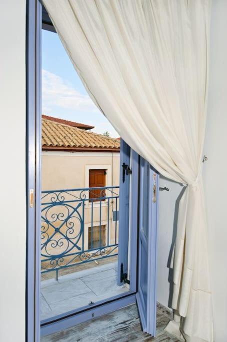 Locrihouse-Stylish Comfortable Home In Galaxidi Exterior photo